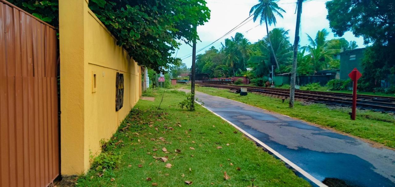 Raj Mahal Inn Wadduwa Exterior photo