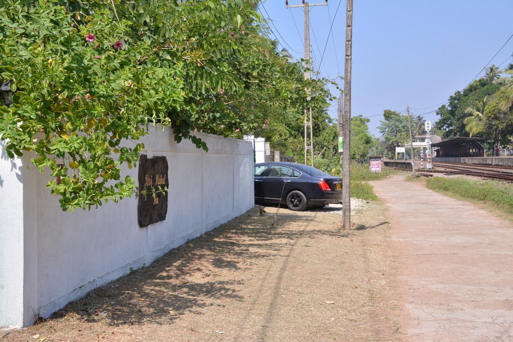 Raj Mahal Inn Wadduwa Exterior photo